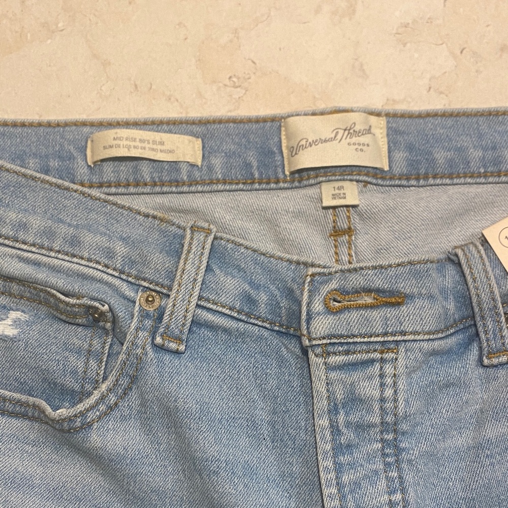 Universal Thread Women's Light Blue Mid Rise 80’s Slim Jeans - Picture 3 of 10